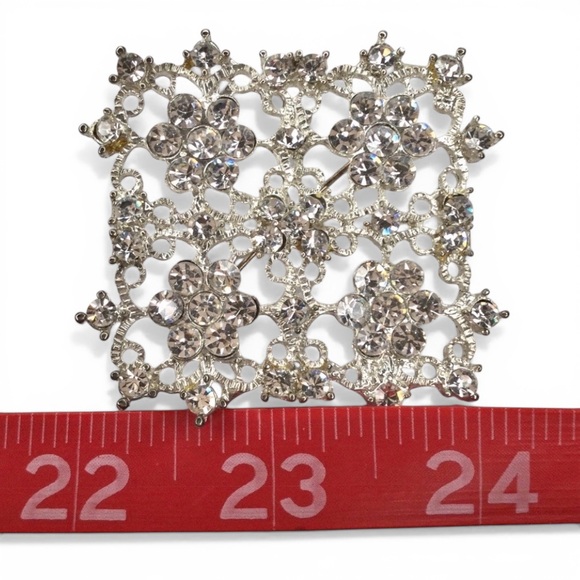 Large 1960s Silver Filigree Rhinestone Brooch • Floral Lace Design - Picture 10 of 12